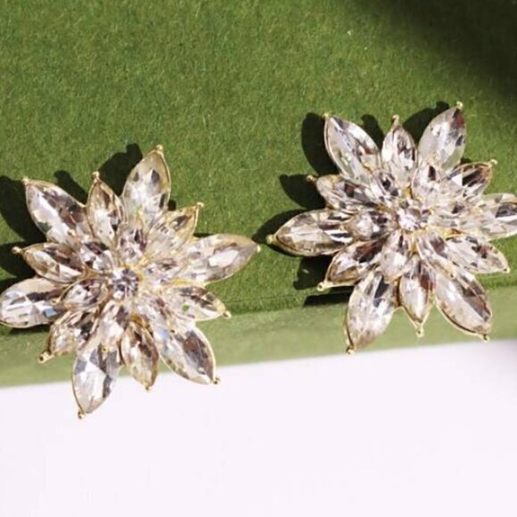 Snowflake flower shape rhinmestone earrings chic classy elegant luxe - Picture 3 of 3